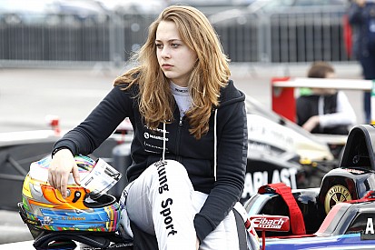 Sophia Flörsch: Kämpfen wie eine Löwin beim Debüt in der Formel 4