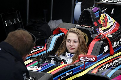 Sophia Flörsch: Ein Formel-4-Auto namens Hugo