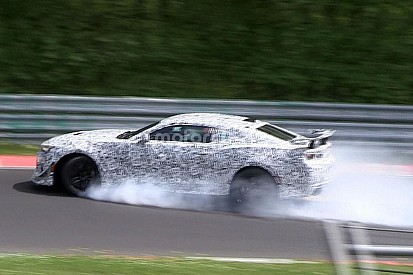 Unfall auf der Nordschleife: Camaro-Prototyp in den Leitplanken