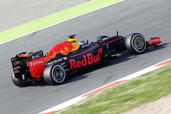 Verstappen manda en el último día de test en Barcelona 