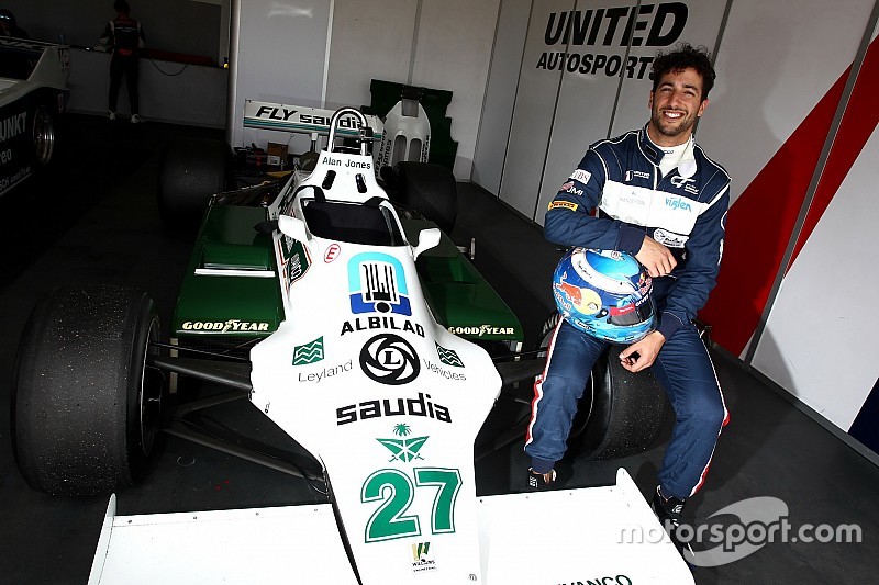 Lach van Ricciardo keert terug na dagje spelen met de Williams FW07