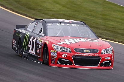 Kurt Busch économise du carburant et gagne à Pocono