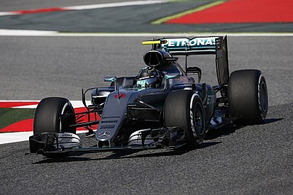 Rosberg nyerte a második edzést Barcelonában Raikkönen és Hamilton előtt: Vettel 4., Sainz varázsolt