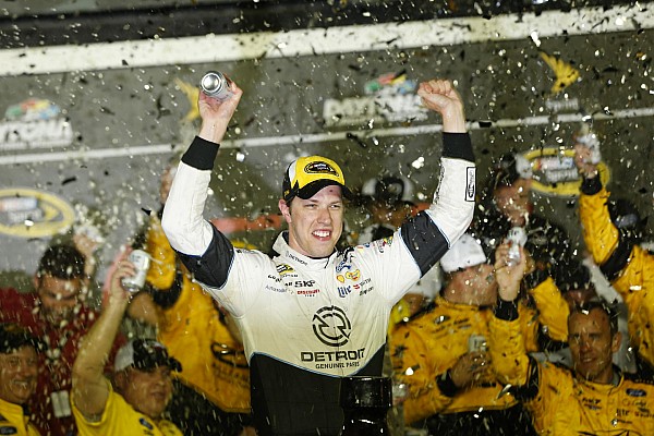 Keselowski sobra e vence em Daytona