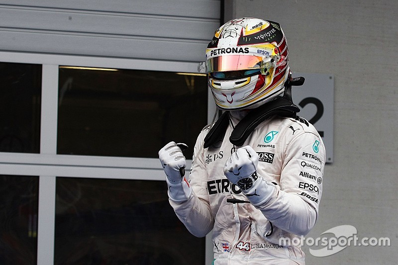 Ganador, Lewis Hamilton, Mercedes AMG F1 W07 Hybrid celebra en parc ferme
