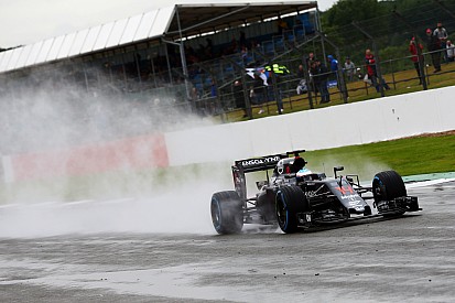 Formel-1-Test in Silverstone: Britisches Wetter und Alonso-Bestzeit