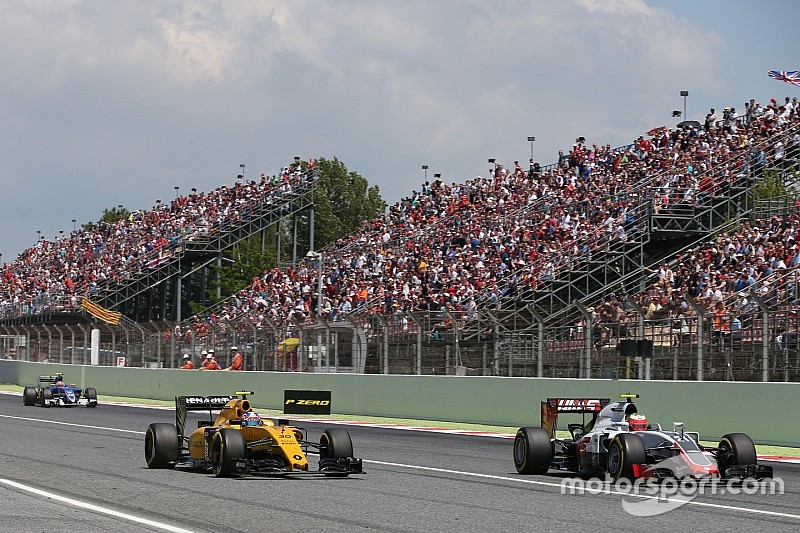 Jolyon Palmer, Renault Sport F1 Team RS16 y Esteban Gutierrez, Haas F1 Team VF-16