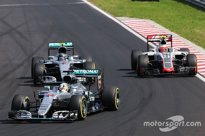 Esteban Gutierrez wütend auf Lewis Hamilton wegen Stinkefinger