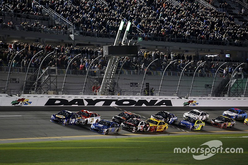 Inicio: Chase Elliott, Hendrick Motorsports Chevrolet l&iacute;der