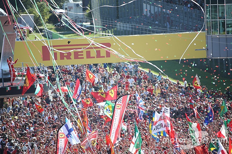 Podio: ganador de la carrera Lewis Hamilton, de Mercedes AMG F1 Team, el segundo lugar, Sebastian Vettel, de Ferrari, el tercer puesto de Felipe Massa, Williams