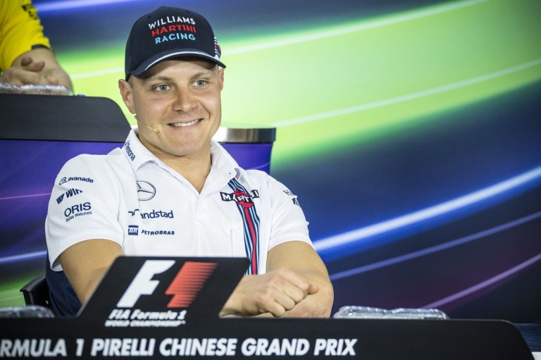 Bottas vadászcuccba öltözött - jól áll neki!