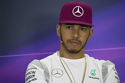 Hamilton villantott: ez vajon mennyi pénz lehet?