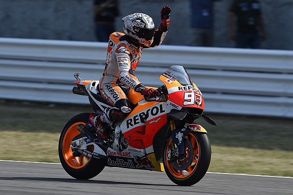 Marquez se pone al frente con Lorenzo a una d&eacute;cima; Rossi, octavo