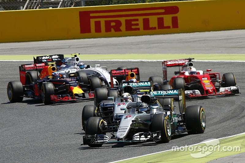 Nico Rosberg, Mercedes AMG F1 W07 Hybrid; Lewis Hamilton, Mercedes AMG F1 W07 Hybrid