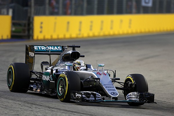 Hamilton olvida los problemas de Singapur 2015