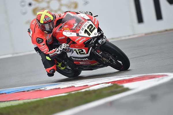 Rea se impone bajo el diluvio en Lausitzring