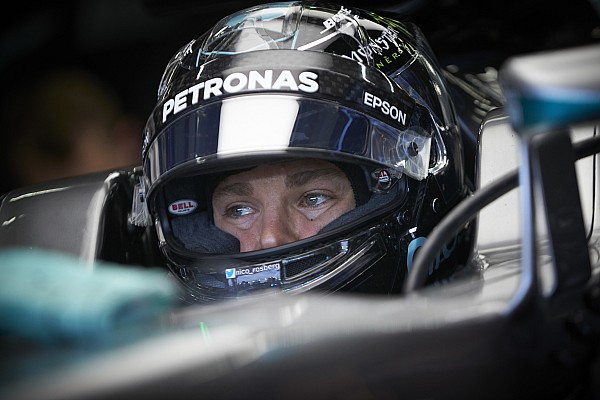 Rosberg &eacute; mais veloz em treino marcado por inc&ecirc;ndio no box