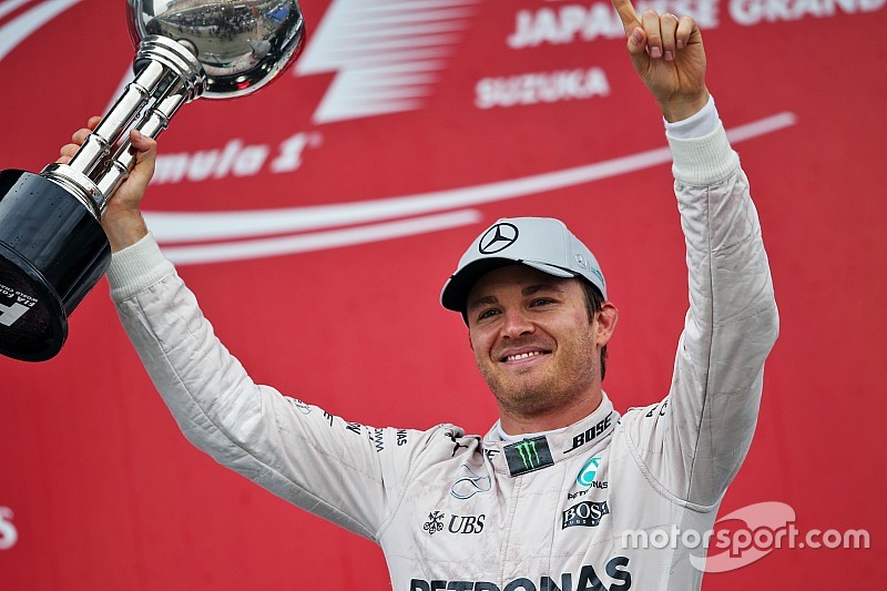 Race winner Nico Rosberg, Mercedes AMG F1 celebrates on the podium