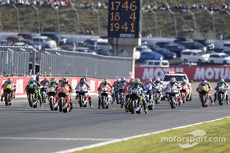 Start: Valentino Rossi, Yamaha Factory Racing leads