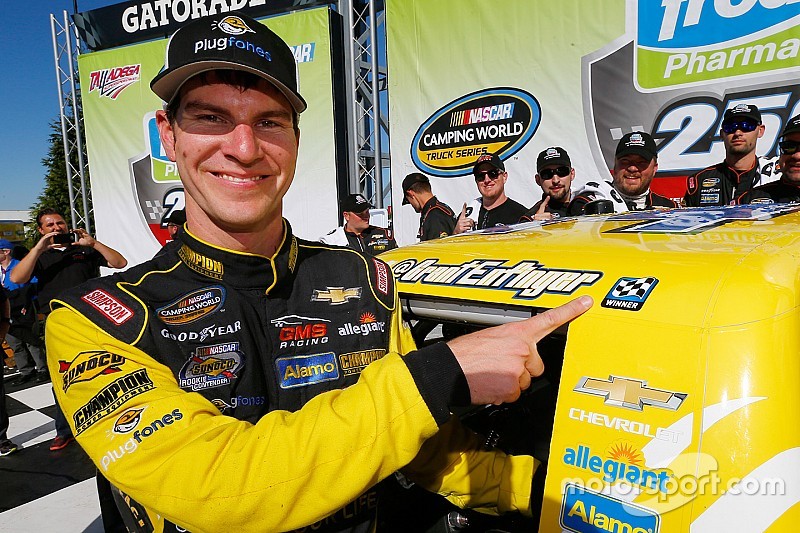 Race winner Grant Enfinger, GMS Racing Chevrolet
