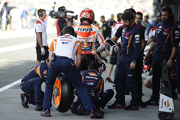 M&aacute;rquez domina el warm up por delante de Vi&ntilde;ales