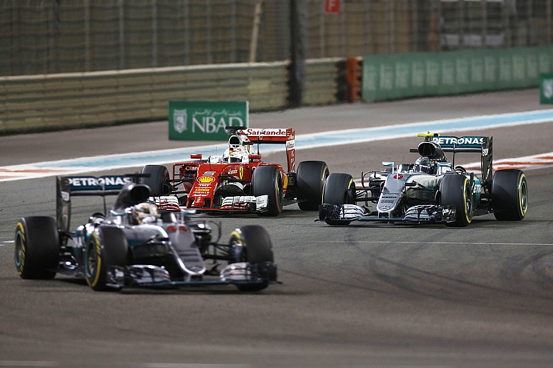 【F1アブダビGP】パディ・ロウ「あれは”避けられない戦い”だった」