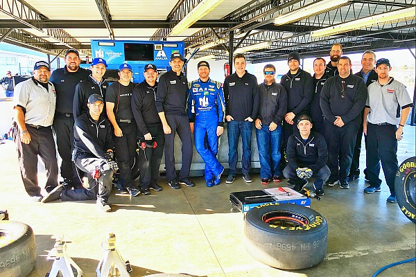 Earnhardt Jr. recibe el alta para volver a NASCAR en 2017