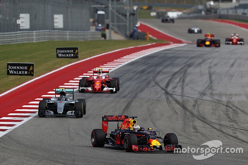 Daniel Ricciardo, Red Bull Racing RB12, Nico Rosberg, Mercedes AMG F1 W07 Hybrid, Kimi Raikkonen, Fe