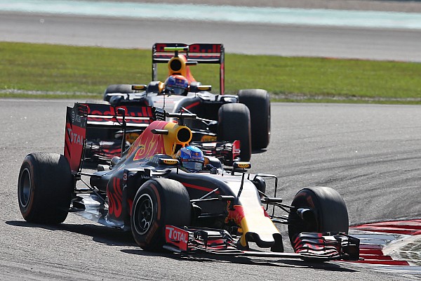 Ricciardo não vê problema em disputa interna com Verstappen