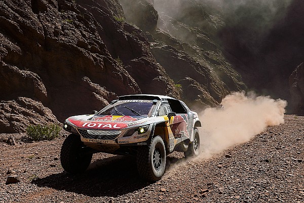 Loeb se toma con filosof&iacute;a su derrota en el Dakar ante Peterhansel