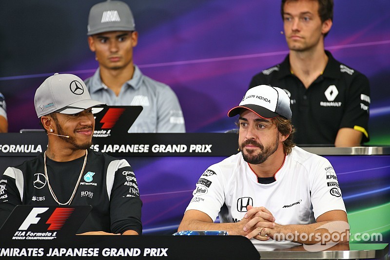 Lewis Hamilton, Mercedes AMG F1 y Fernando Alonso, McLaren en la Conferencia de prensa FIA