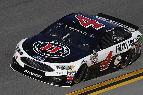 Harvick vence a Newman por la pole en Atlanta