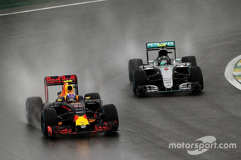 Max Verstappen, Red Bull Racing RB12 leads Nico Rosberg, Mercedes AMG F1 W07 Hybrid