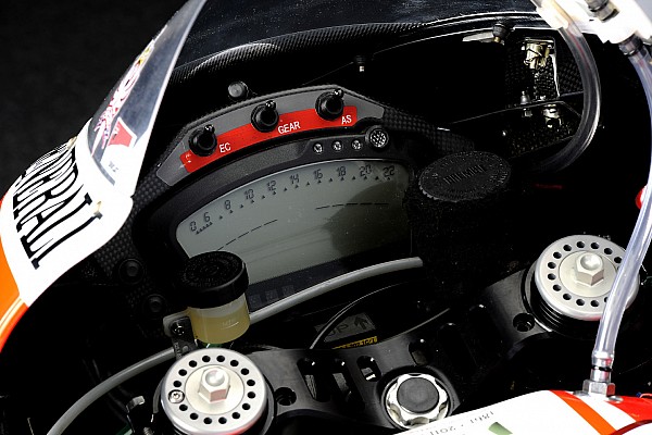 Los nuevos mensajes en los cuadros de mandos dividen a la parrilla