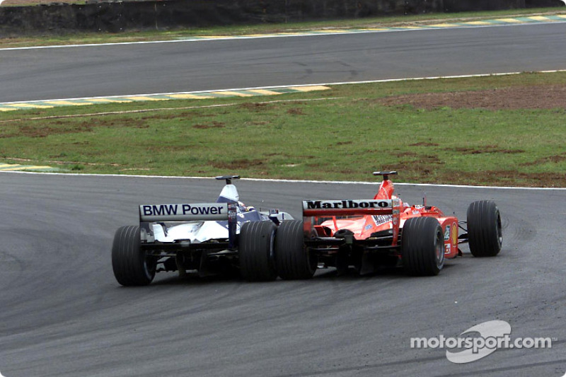 Restart : Montoya attaque Schumacher