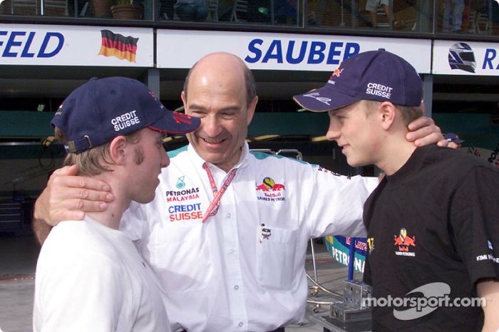 Kimi Räikkönen con Peter Sauber y Nick Heidfeld en su debut en Australia 2001