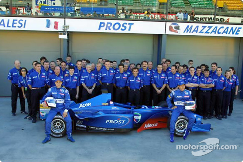 Mais um time deu adeus: a equipe do tetracampeão mundial Prost entrou em falência e foi obrigada a fechar as portas.