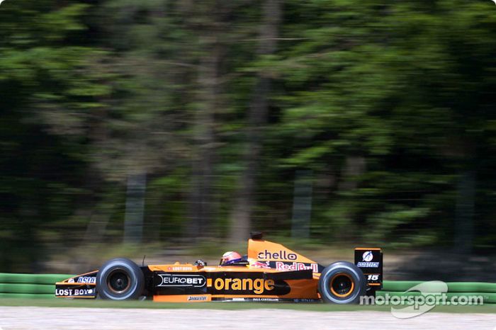 Já o paranaense Enrique Bernoldi era piloto da Arrows.