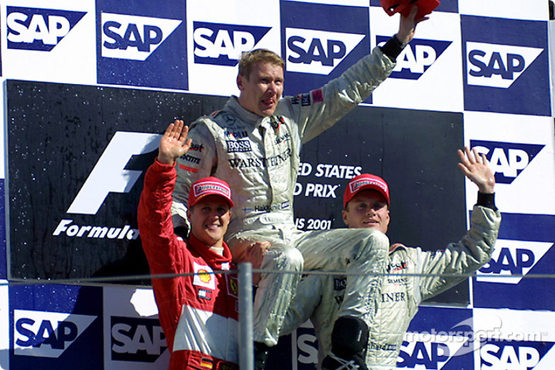 Podium: Sieger Mika Häkkinen, 2. Michael Schumacher, 3. David Coulthard