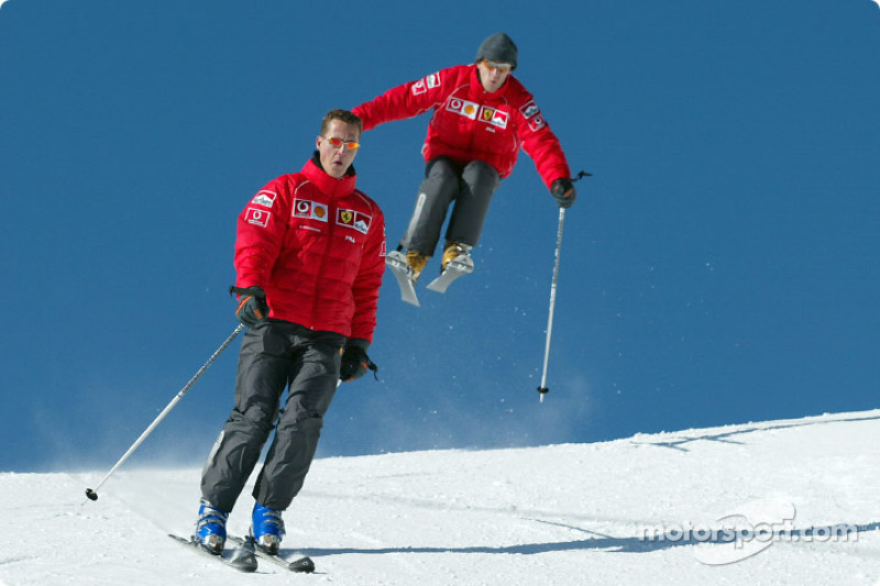 Michael Schumacher ve Luca Badoer, skis