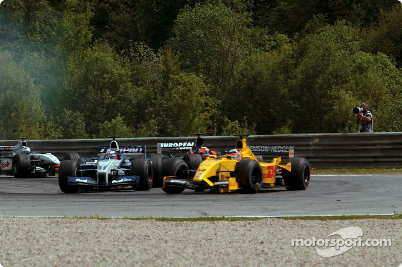 Juan Pablo Montoya y Takuma Sato, segundos antes del accidente Sato/Heidfeld 