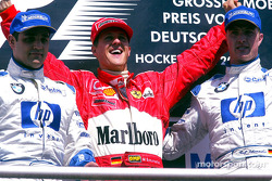 Podyum: Yarış galibi Michael Schumacher ve Juan Pablo Montoya ve Ralf Schumacher