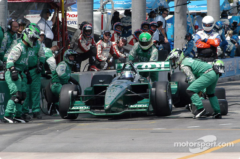 Arrêt au stand pour Paul Tracy