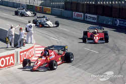 Patrick Tambay devant René Arnoux, Keke Rosberg et Jacques Laffite