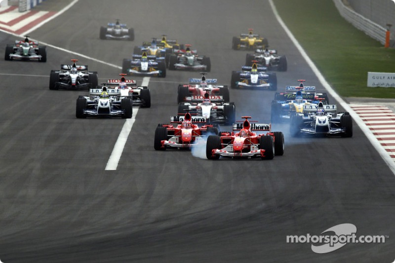 Start: Michael Schumacher leads Rubens Barrichello and the rest of the field