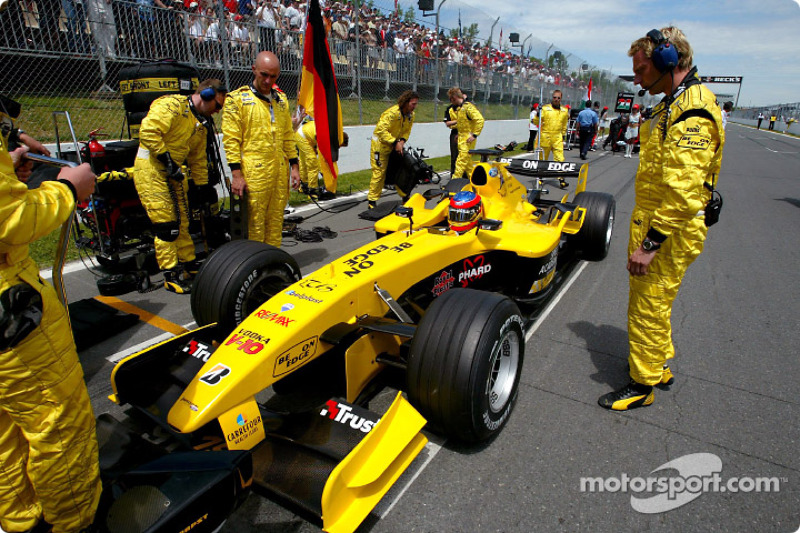 Timo Glock en la parrilla de salida