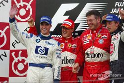 Podium: racewinnaar Michael Schumacher met Ralf Schumacher, Ross Brawn en Jenson Button