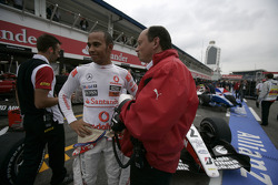 Lewis Hamilton talks with Frederic Vasseur, ART Grand Prix team principal