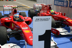 Race winnaar Fernando Alonso, Scuderia Ferrari en 2de Felipe Massa, Scuderia Ferrari