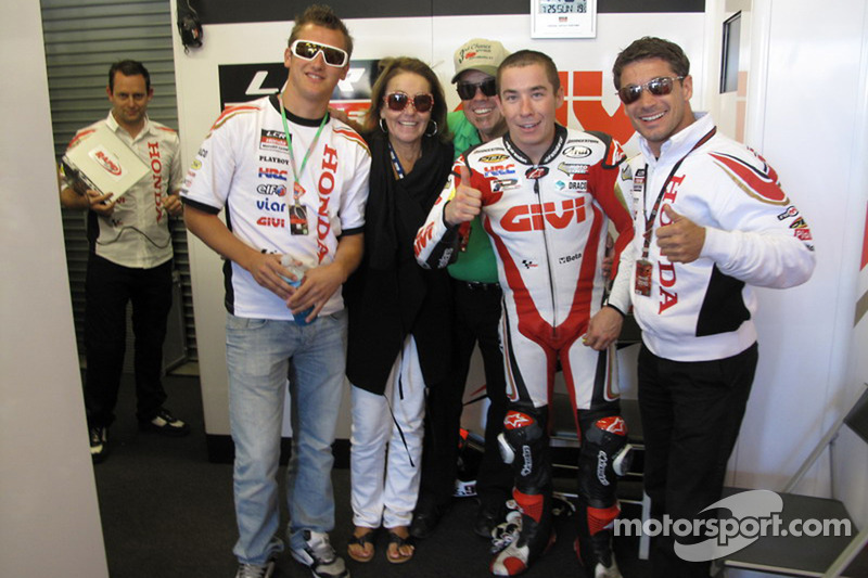 Roger Lee Hayden, celebra sus primeros puntos en MotoGP con el LCR Honda y su familia